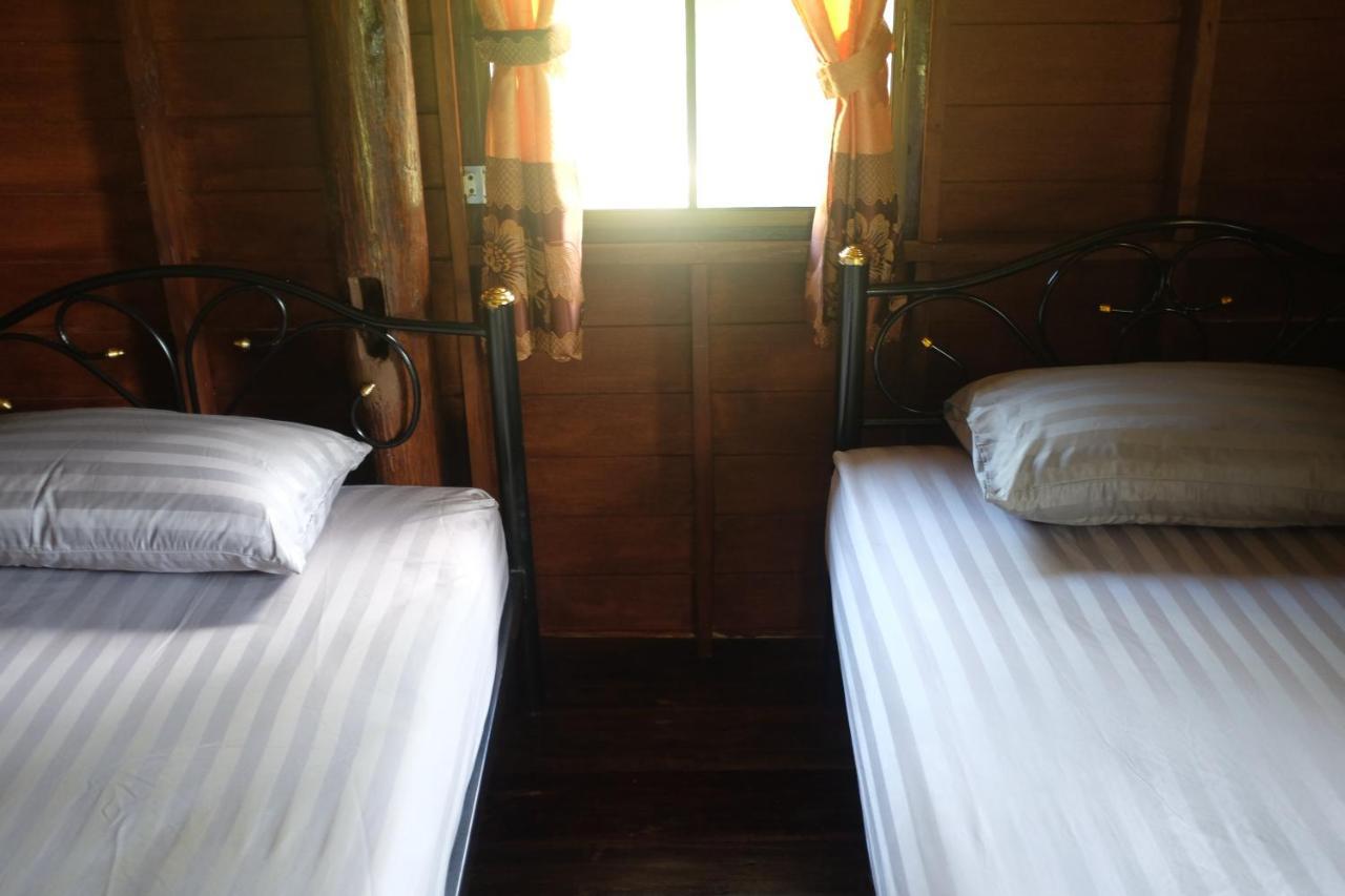 Rai Boonsom Apartment Phrao Phòng bức ảnh
