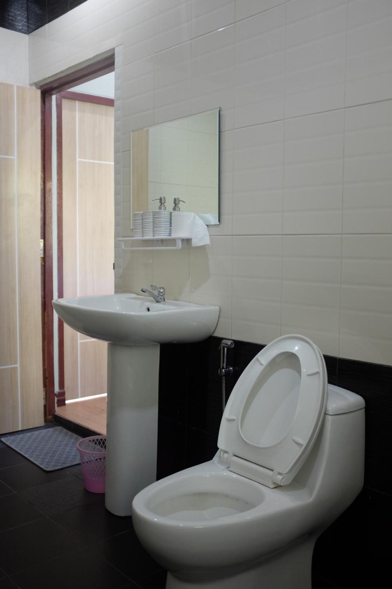 Rai Boonsom Apartment Phrao Phòng bức ảnh