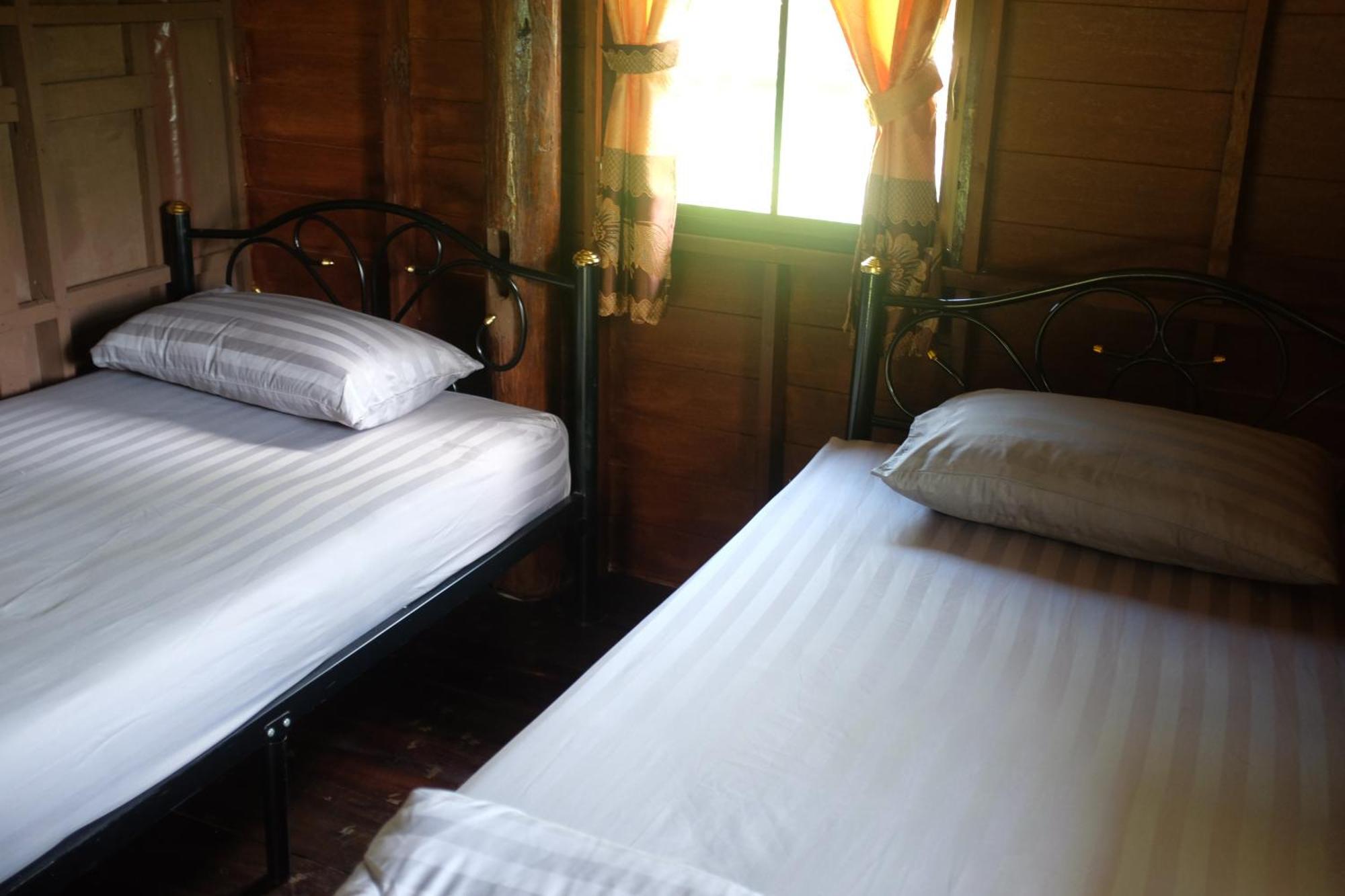 Rai Boonsom Apartment Phrao Phòng bức ảnh