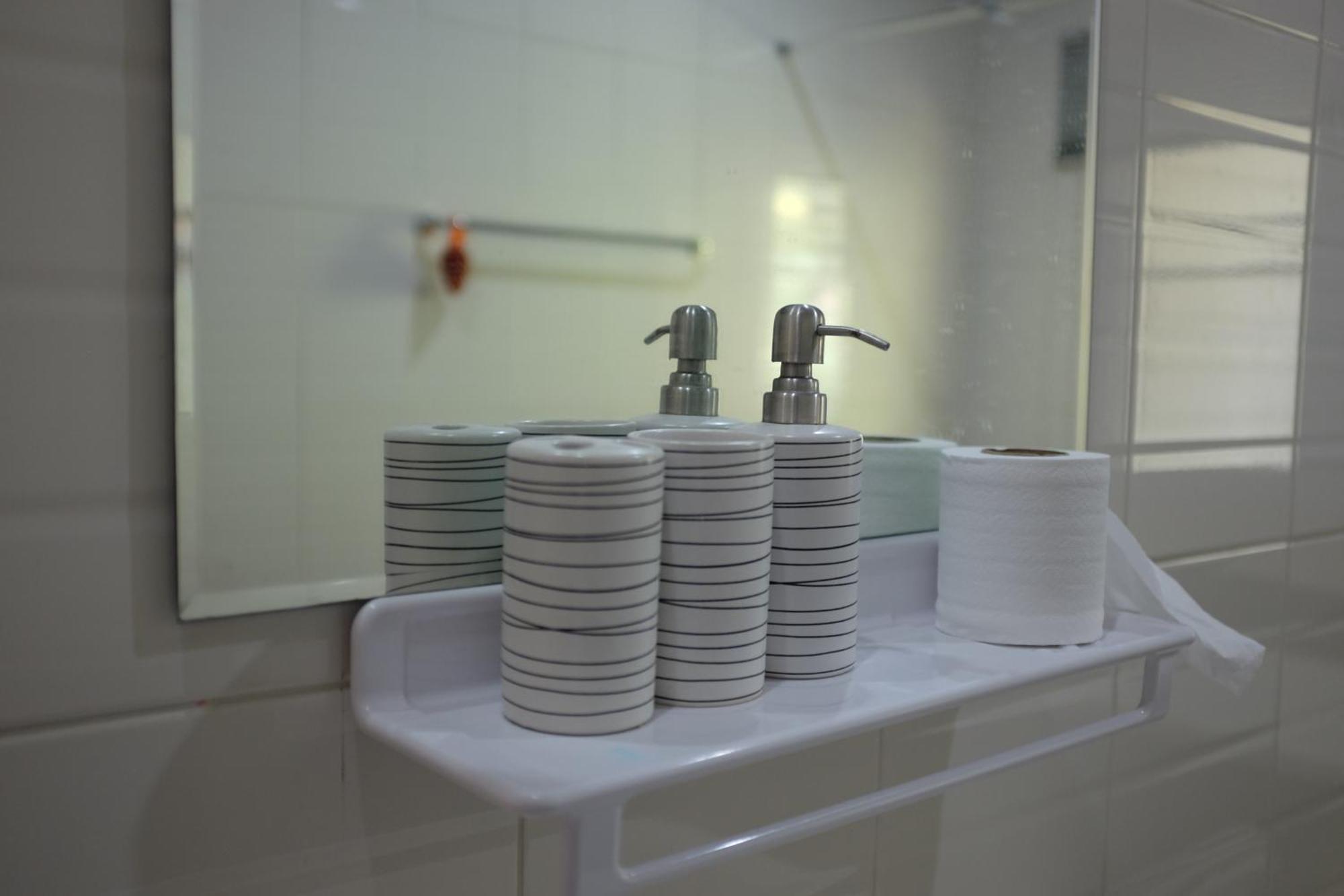 Rai Boonsom Apartment Phrao Phòng bức ảnh