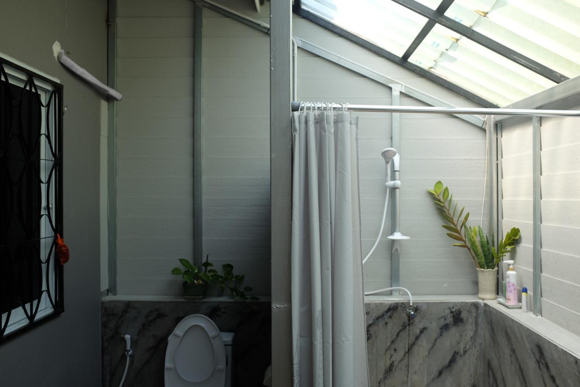 Rai Boonsom Apartment Phrao Phòng bức ảnh