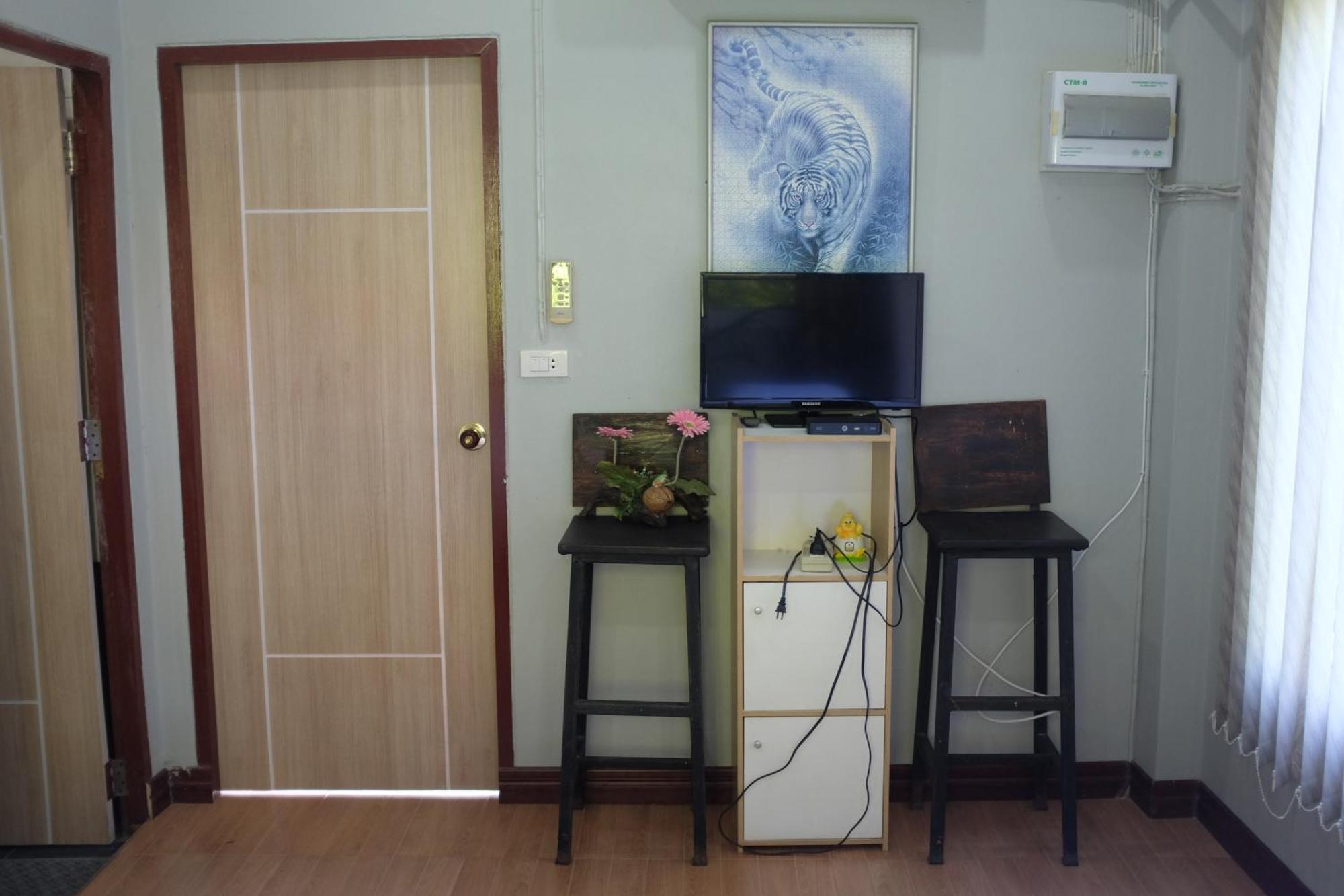 Rai Boonsom Apartment Phrao Phòng bức ảnh