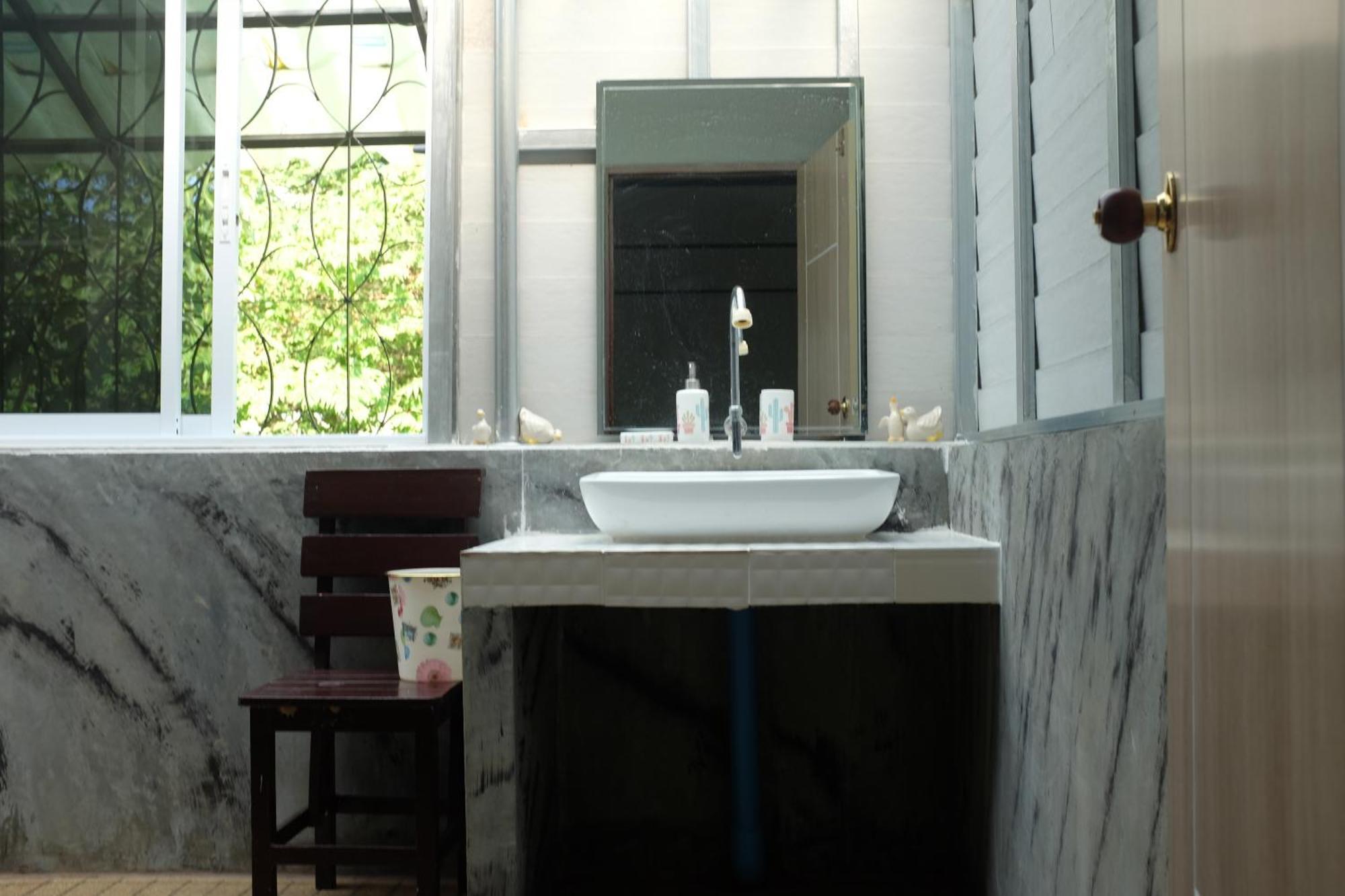 Rai Boonsom Apartment Phrao Phòng bức ảnh