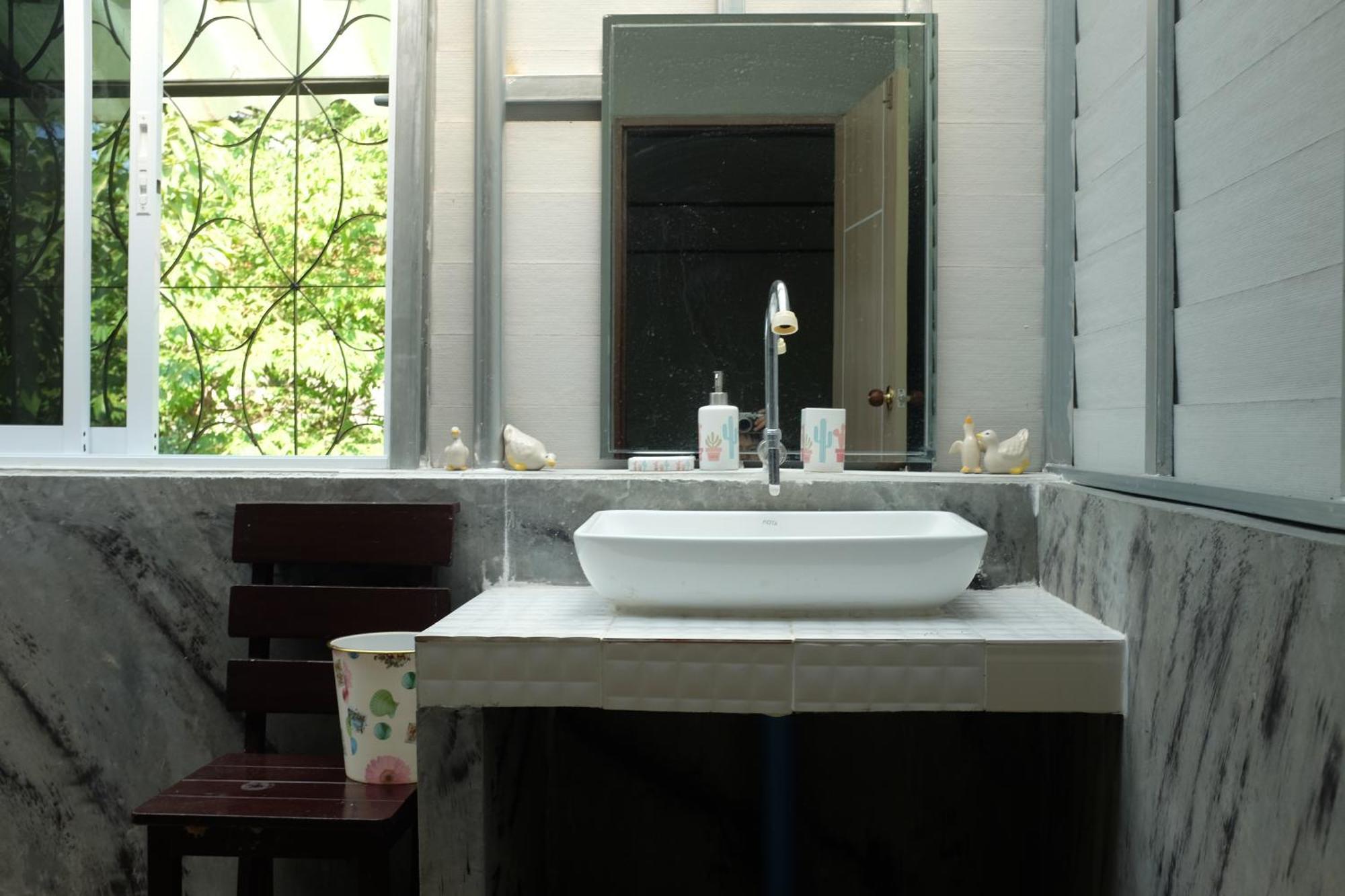 Rai Boonsom Apartment Phrao Phòng bức ảnh