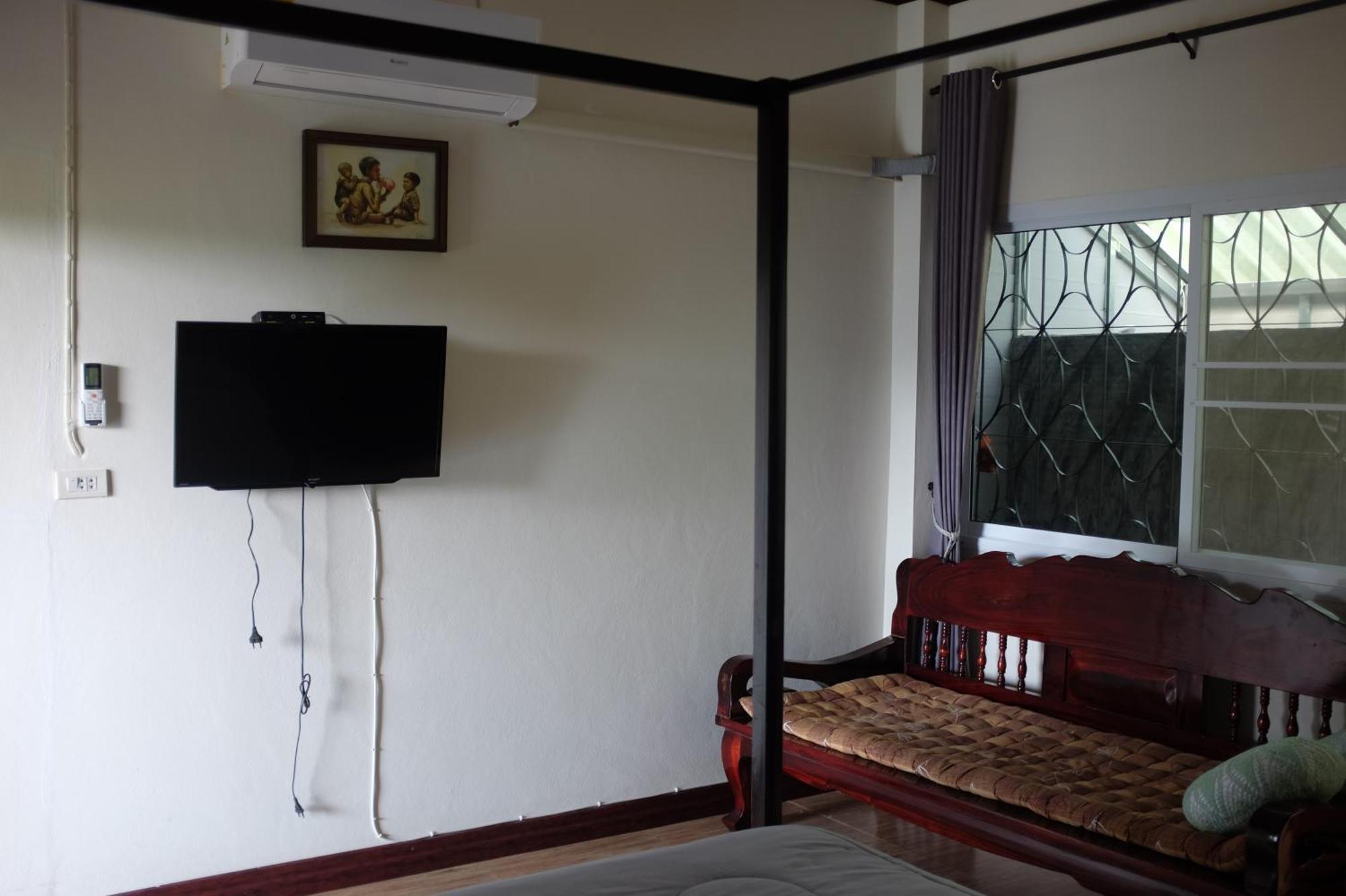 Rai Boonsom Apartment Phrao Phòng bức ảnh