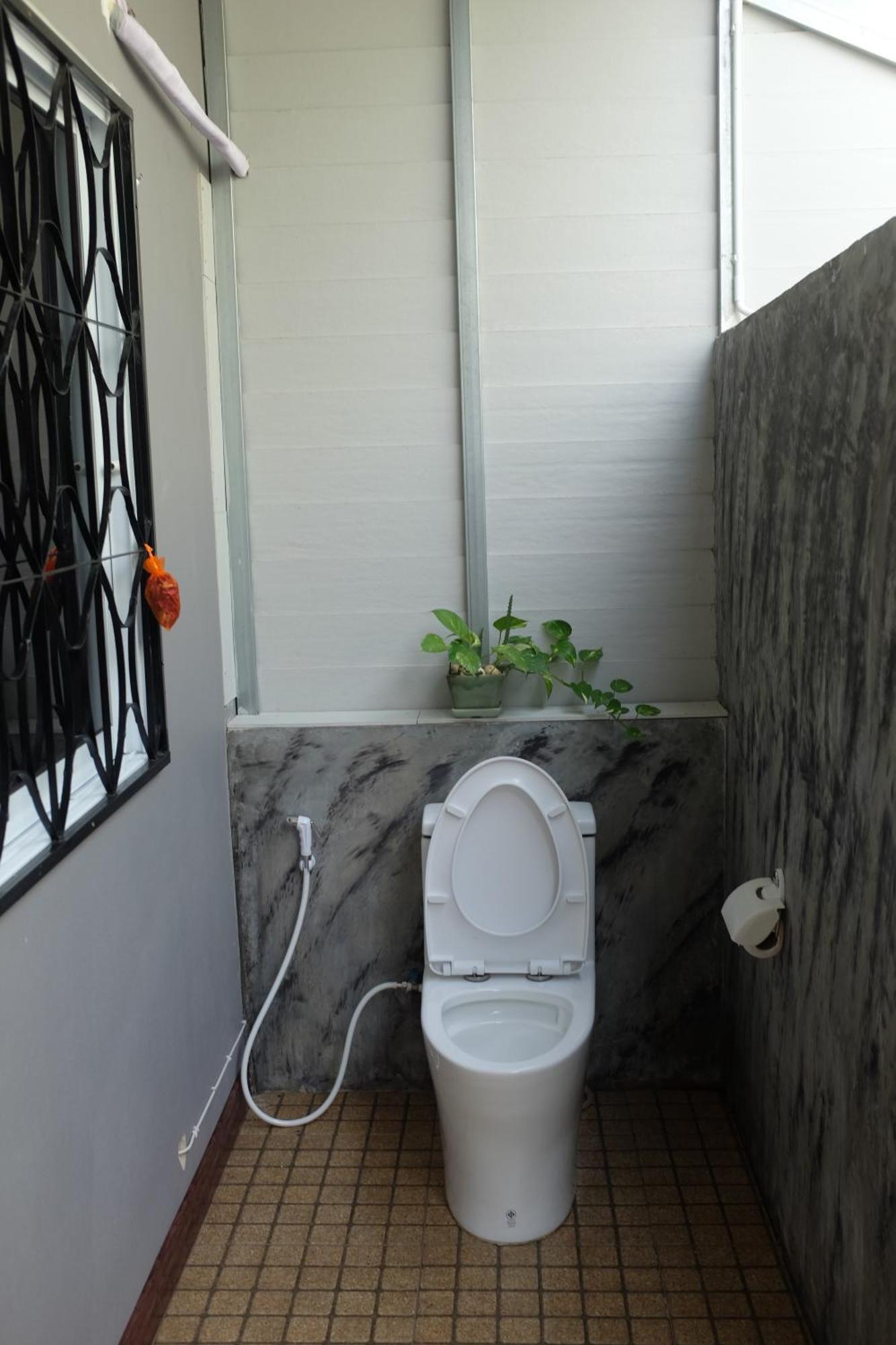 Rai Boonsom Apartment Phrao Phòng bức ảnh